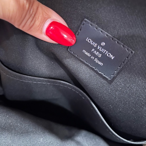 Louis Vuitton Damier Graphite Checkered Men's Backpack/Slingbag - Picture 9 of 16